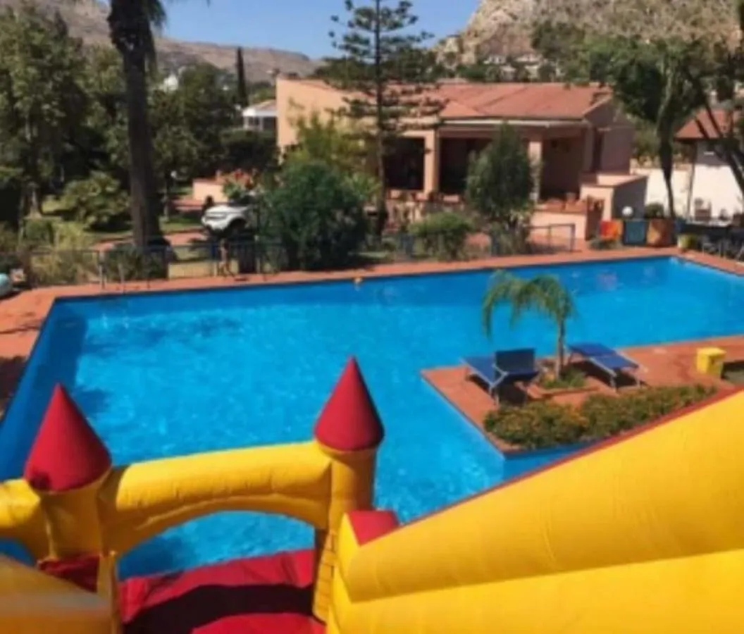 Villa Rosa Luxury Apartment Mondello 0*,  Italia